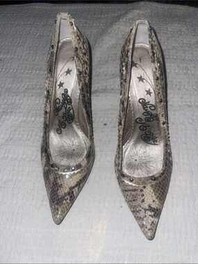 naughty monkey Snake-Print Pointed Heels in Beige and Brown